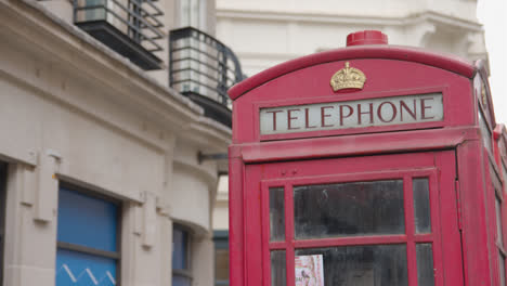 Close-Up-Of-Red-Telephone-Box-In-Grosvenor-Street-Mayfair-London